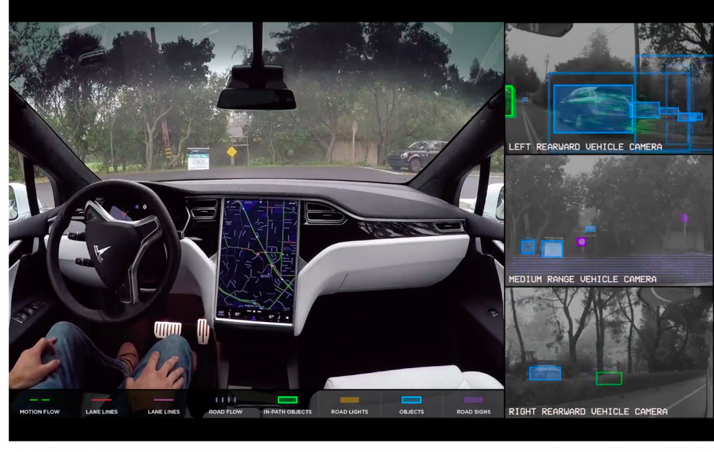Автомобиль Tesla в режиме автопилота Автомобиль Tesla в режиме автопилота
